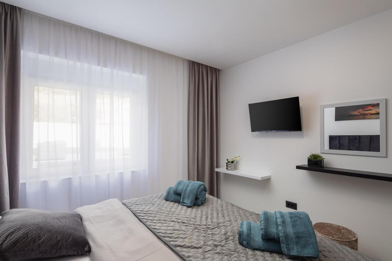 Luxury Apartment Lorena - Private Heated Pool - جيسينتسي المظهر الخارجي الصورة