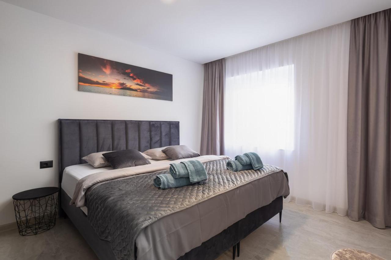 Luxury Apartment Lorena - Private Heated Pool - جيسينتسي المظهر الخارجي الصورة