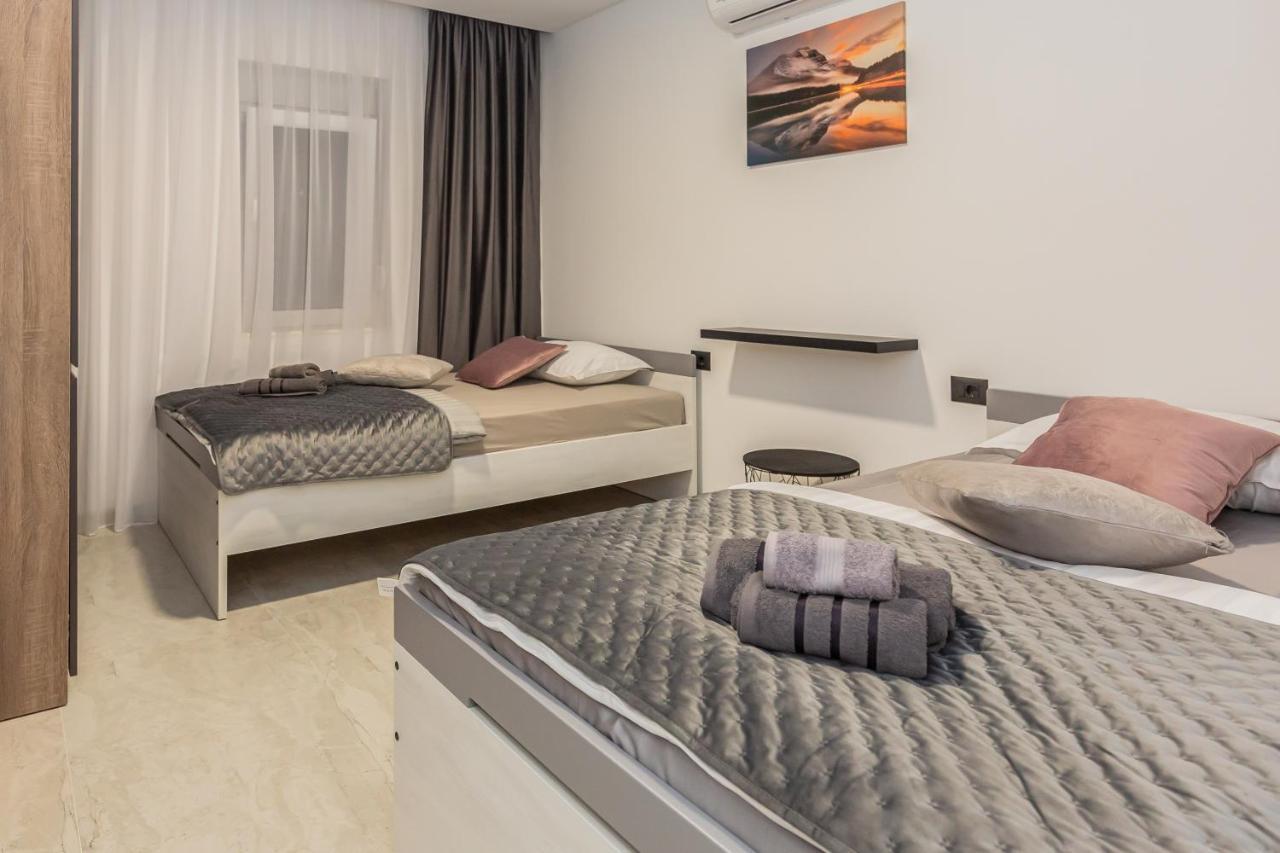 Luxury Apartment Lorena - Private Heated Pool - جيسينتسي المظهر الخارجي الصورة