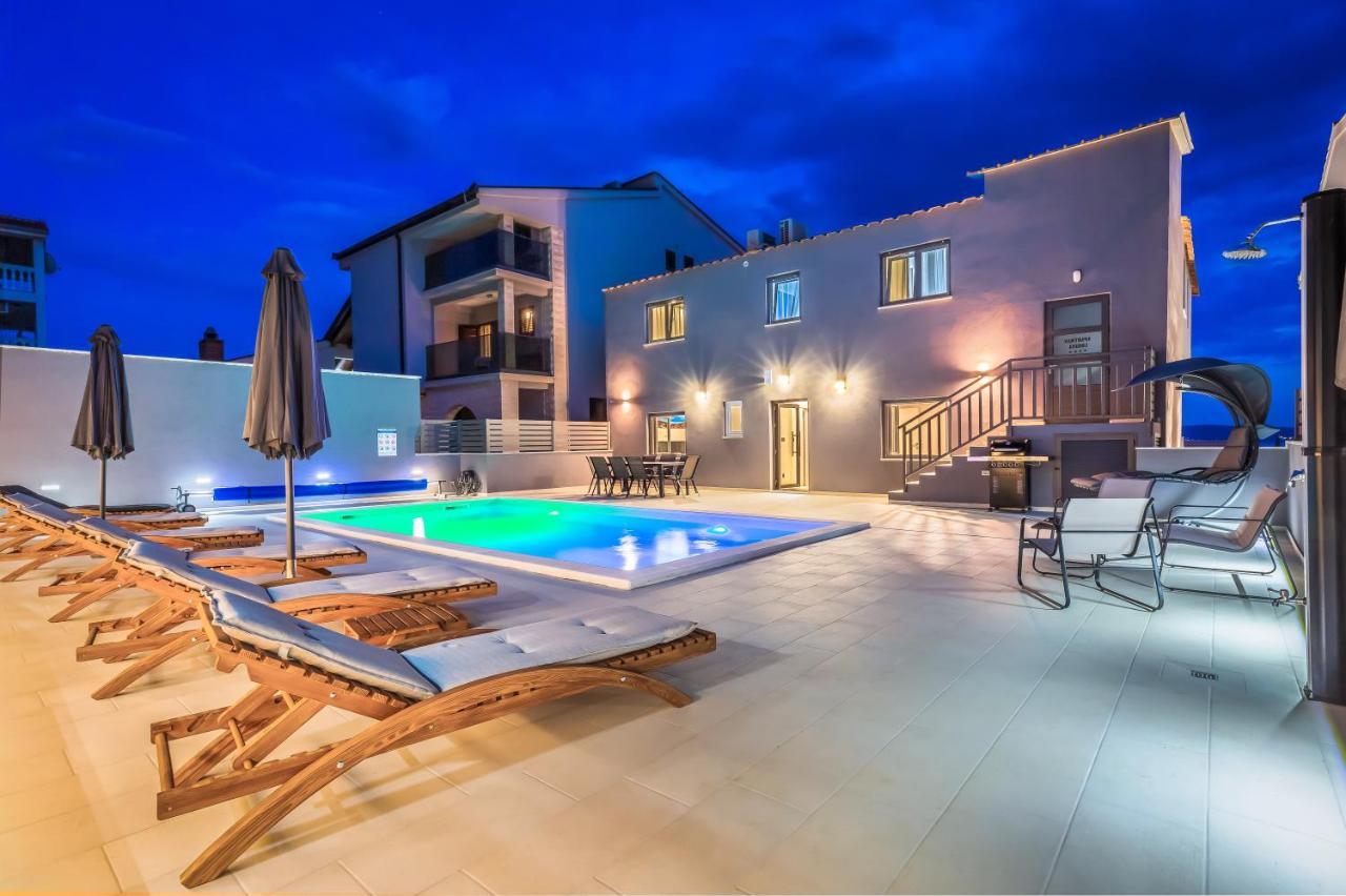 Luxury Apartment Lorena - Private Heated Pool - جيسينتسي المظهر الخارجي الصورة