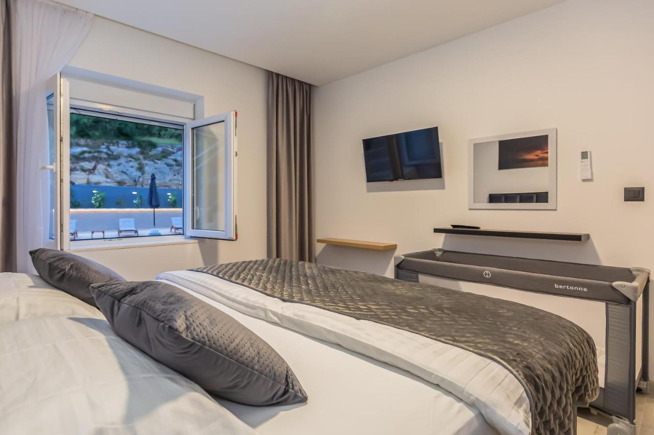 Luxury Apartment Lorena - Private Heated Pool - جيسينتسي المظهر الخارجي الصورة